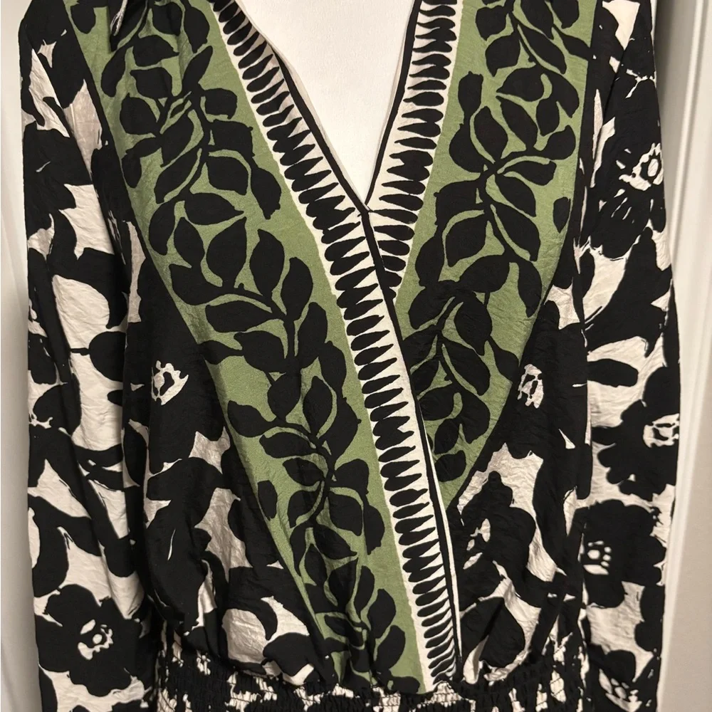 Fig and Flower Black and Green Floral Blouse - Picture 2 of 8